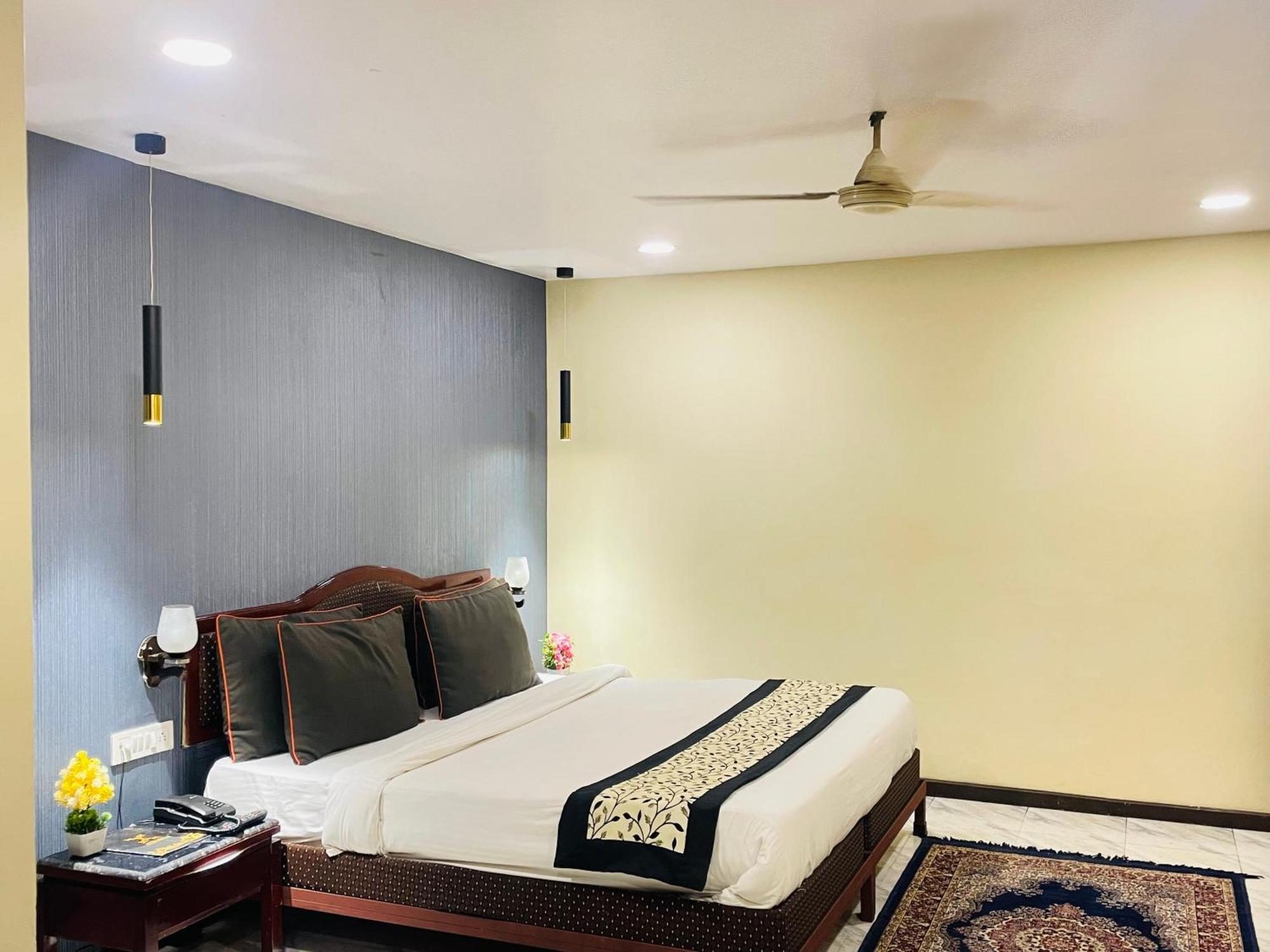 The Royal Presidency Inn Lucknow Exterior foto